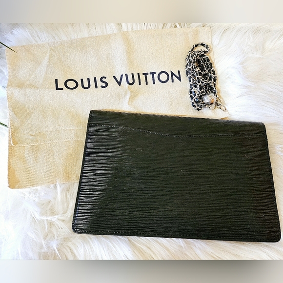 🖤 Louis Vuitton Epi Montaigne 🖤 - Picture 3 of 16